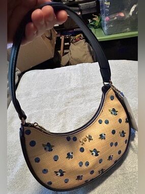 BETSEY JOHNSON WOVEN STRAW BLUEBERRY SHOULDER/HANDBAG, EMBROIDERED, BRAND NWT